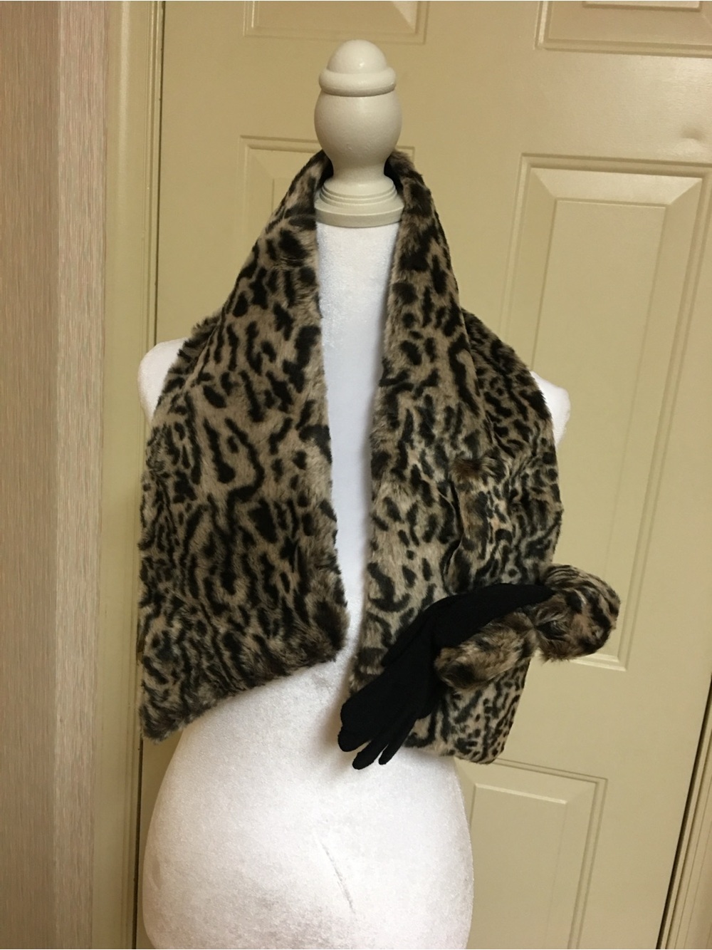 Vintage Leopard Print Faux Fur Scarf and glove set - Black & Brown